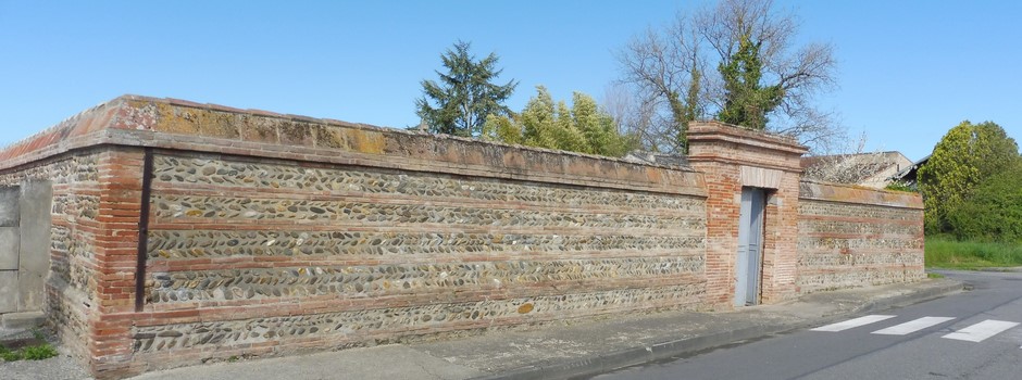 Mur d'enceinte de l'ancien cimetière de Brax